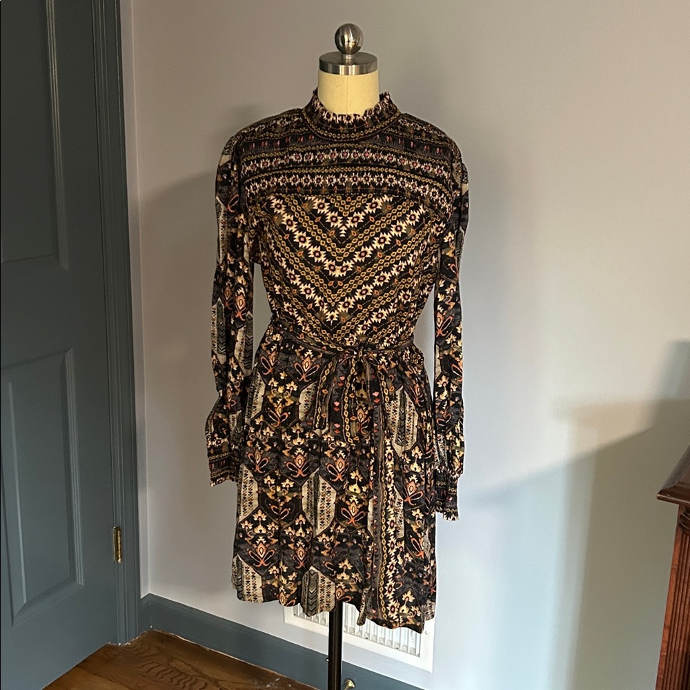 Elegant Patterned Long-Sleeve Dress